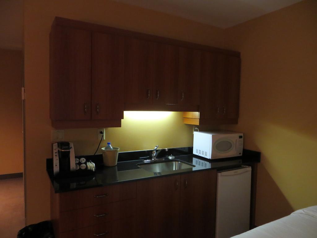 Hotel St-Bernard Saint-Bernard-de-Lacolle 客房 照片