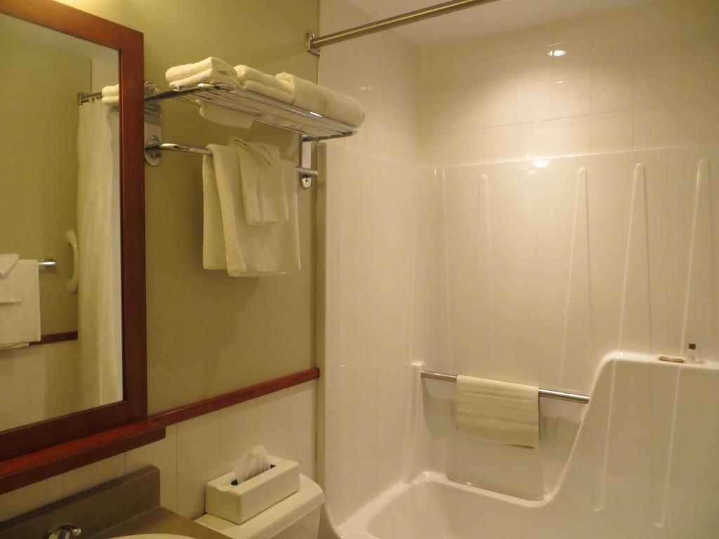 Hotel St-Bernard Saint-Bernard-de-Lacolle 客房 照片