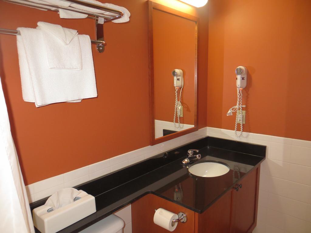 Hotel St-Bernard Saint-Bernard-de-Lacolle 客房 照片