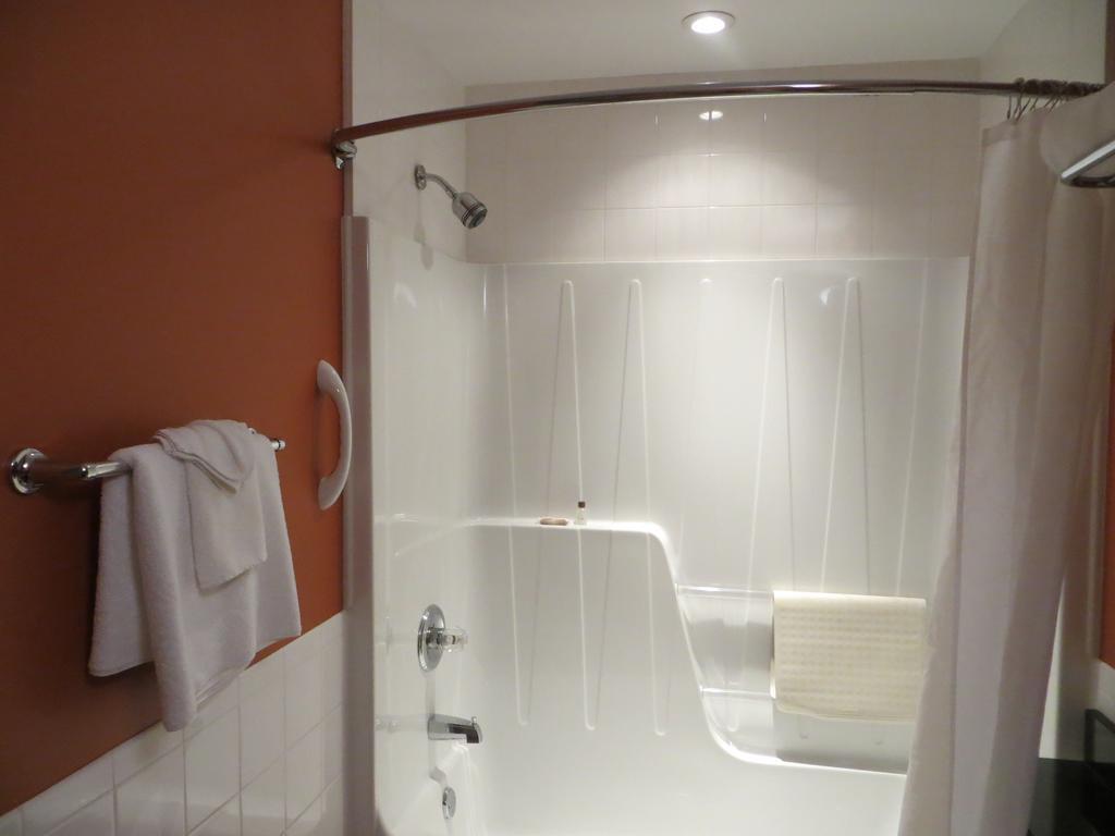 Hotel St-Bernard Saint-Bernard-de-Lacolle 客房 照片
