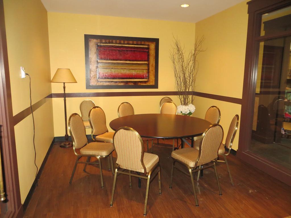 Hotel St-Bernard Saint-Bernard-de-Lacolle 外观 照片