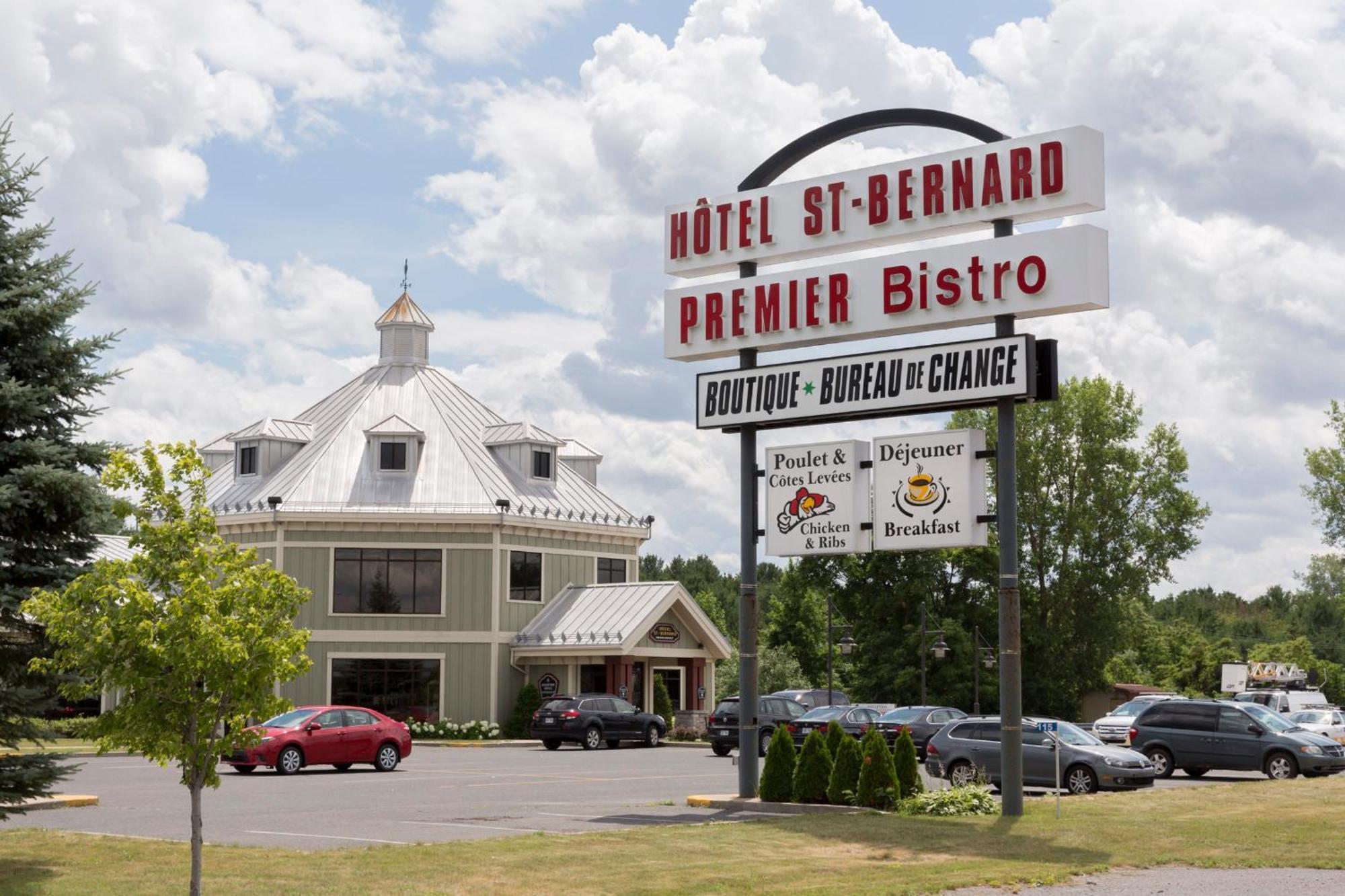 Hotel St-Bernard Saint-Bernard-de-Lacolle 外观 照片