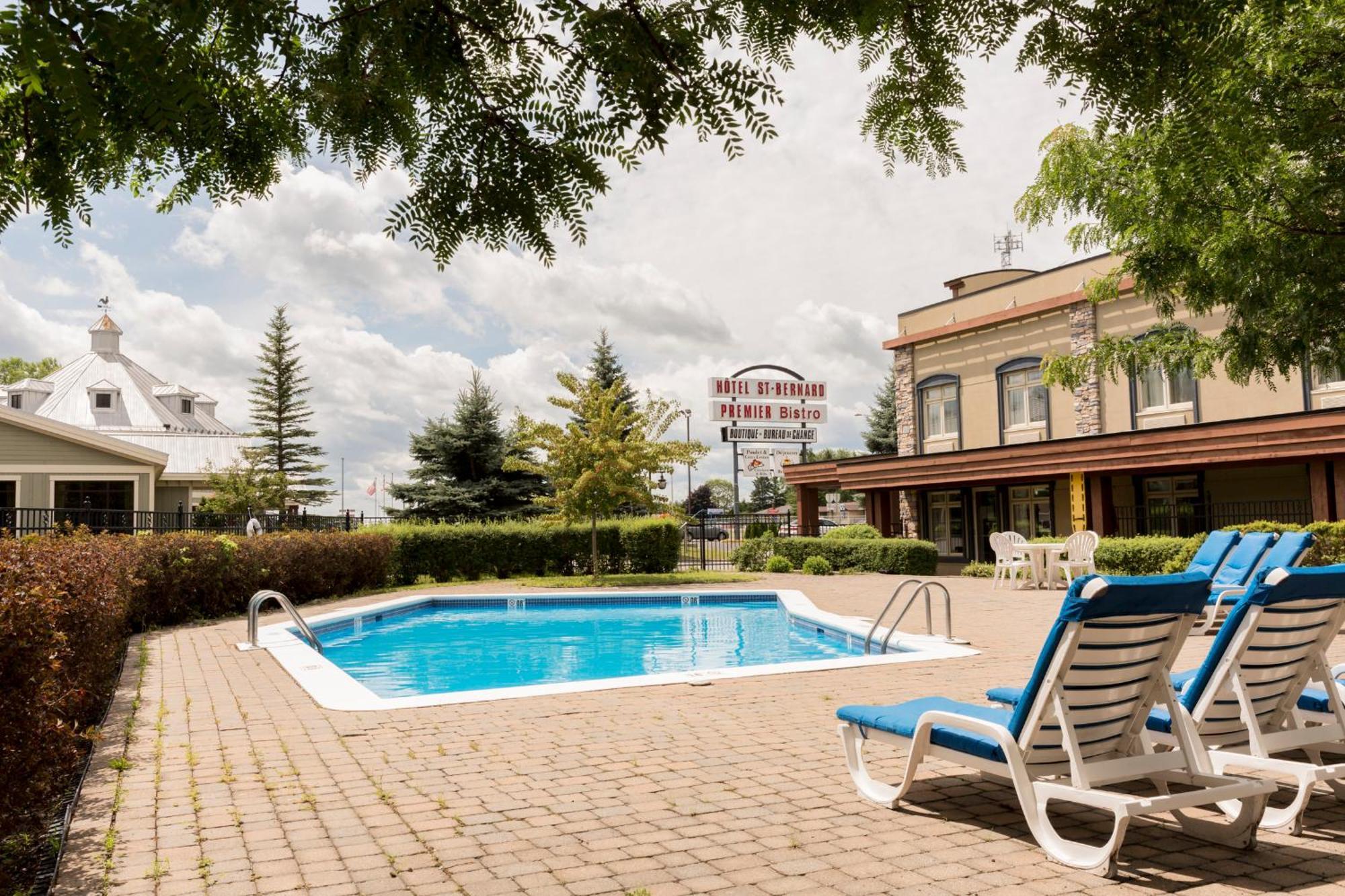 Hotel St-Bernard Saint-Bernard-de-Lacolle 外观 照片