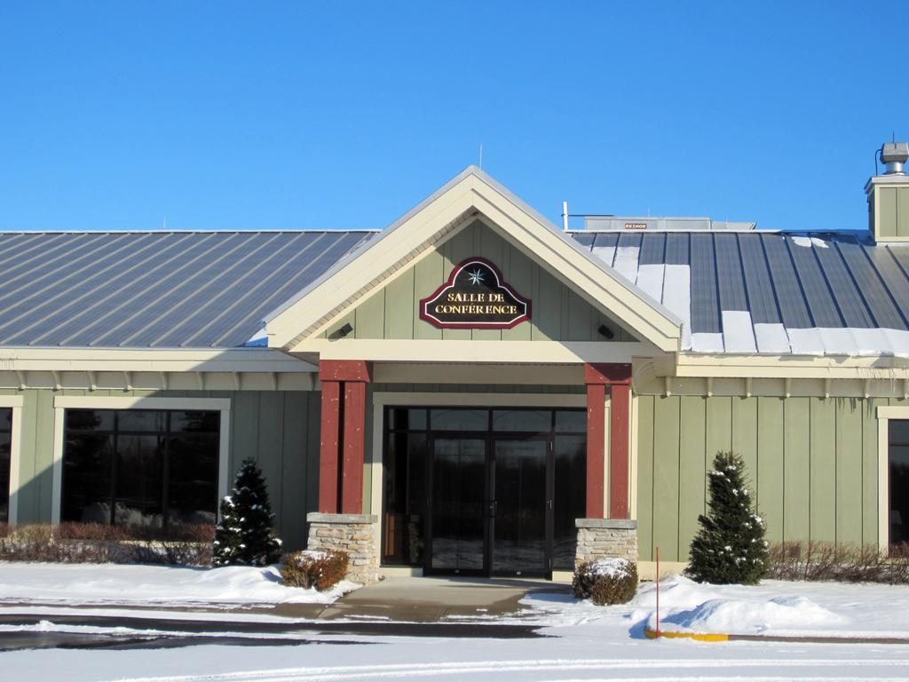 Hotel St-Bernard Saint-Bernard-de-Lacolle 外观 照片